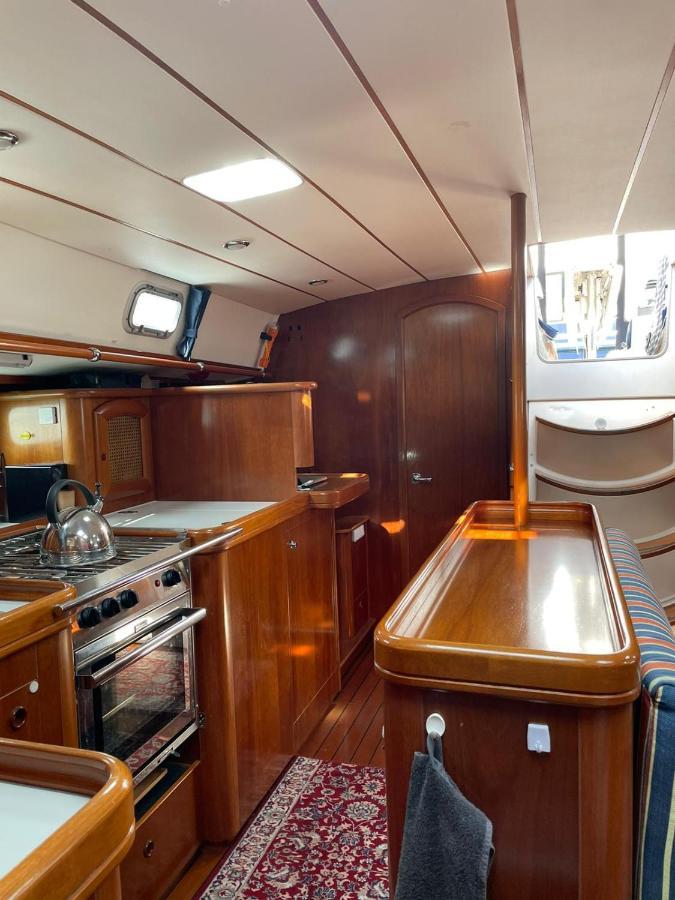 Beautiful And Comfortable Sailboat With Secure Parking Available Barcelona Exterior foto