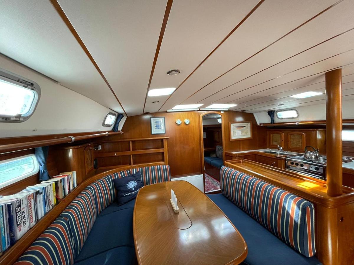 Beautiful And Comfortable Sailboat With Secure Parking Available Barcelona Exterior foto