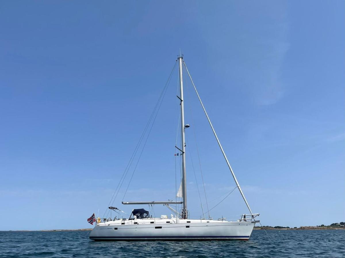 Beautiful And Comfortable Sailboat With Secure Parking Available Barcelona Exterior foto