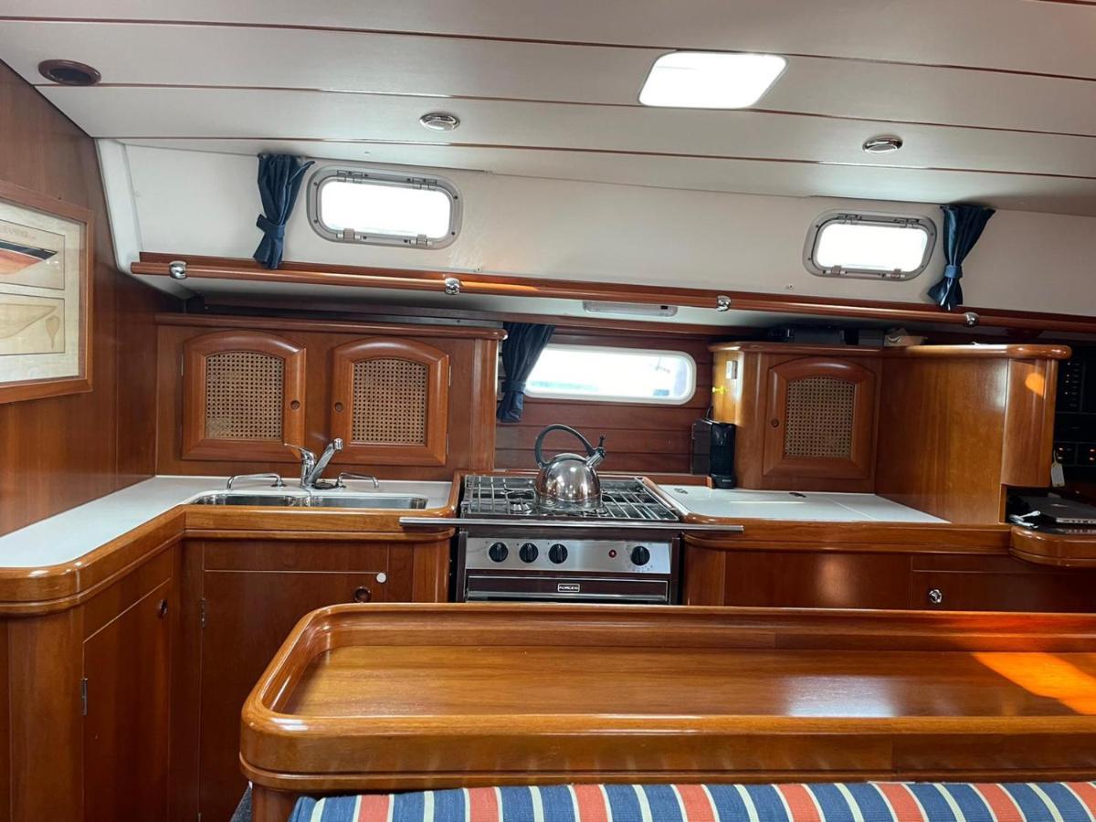 Beautiful And Comfortable Sailboat With Secure Parking Available Barcelona Exterior foto