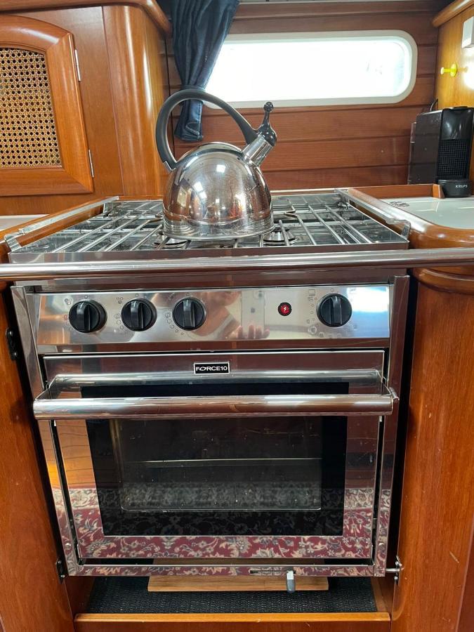 Beautiful And Comfortable Sailboat With Secure Parking Available Barcelona Exterior foto