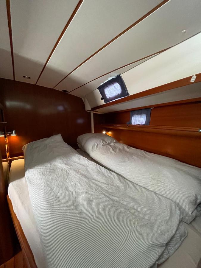 Beautiful And Comfortable Sailboat With Secure Parking Available Barcelona Exterior foto