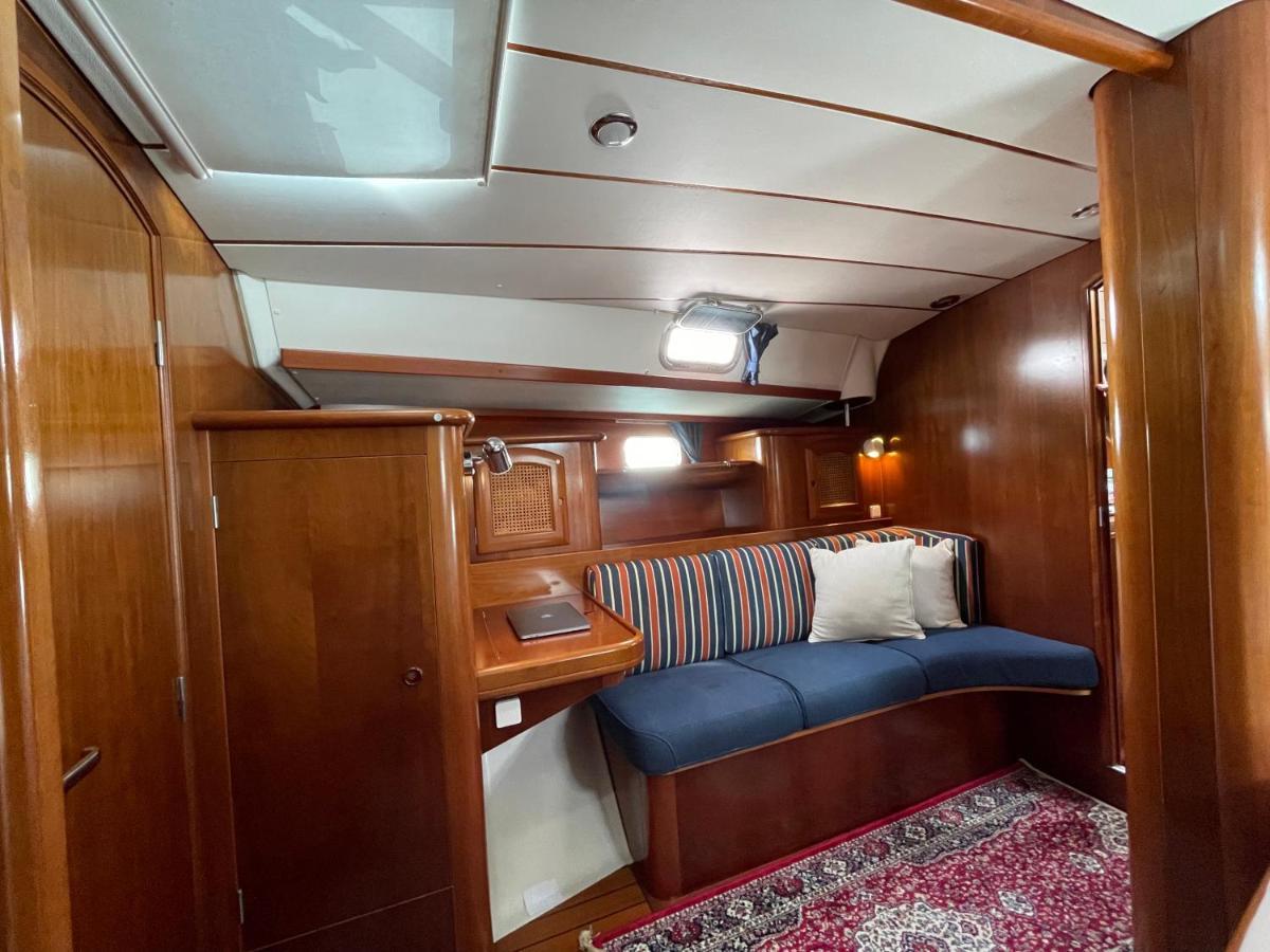 Beautiful And Comfortable Sailboat With Secure Parking Available Barcelona Exterior foto